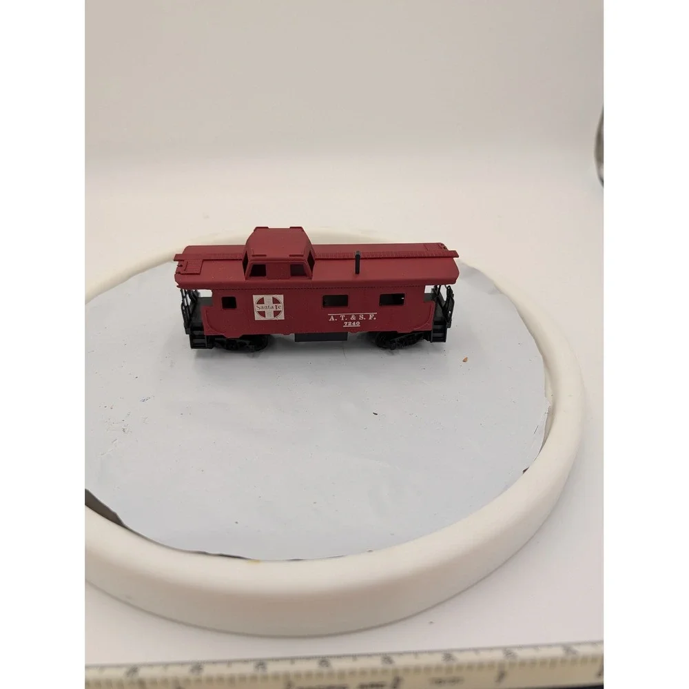 Tyco HO Scale Santa Fe ATSF Caboose Red 7240 Model Train Car Hong Kong